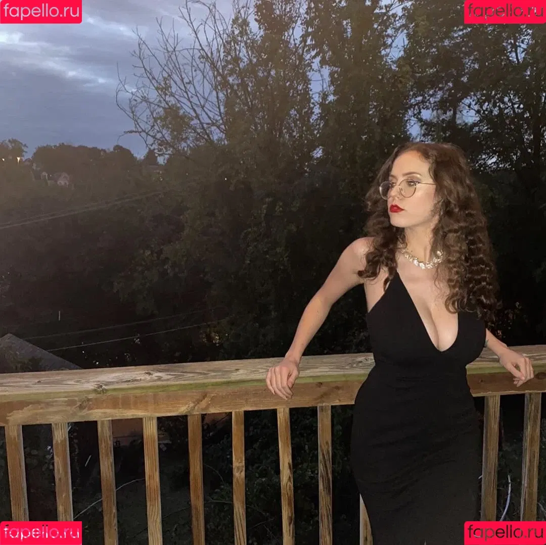 Laura Marie Onlyfans Photo Gallery 