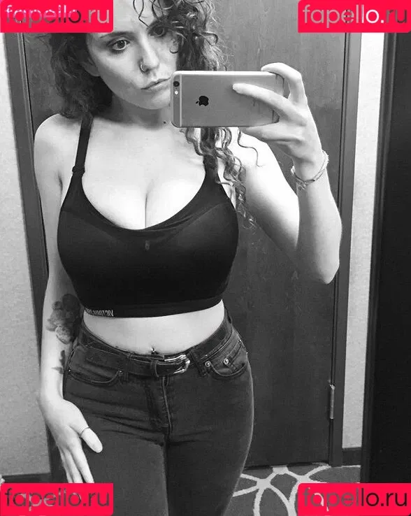 Laura Marie Onlyfans Photo Gallery 