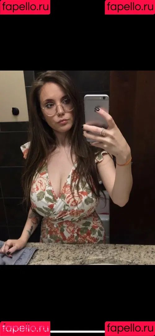 Laura Marie Onlyfans Photo Gallery 