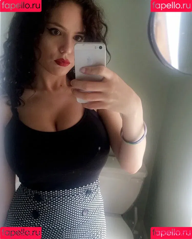 Laura Marie Onlyfans Photo Gallery 