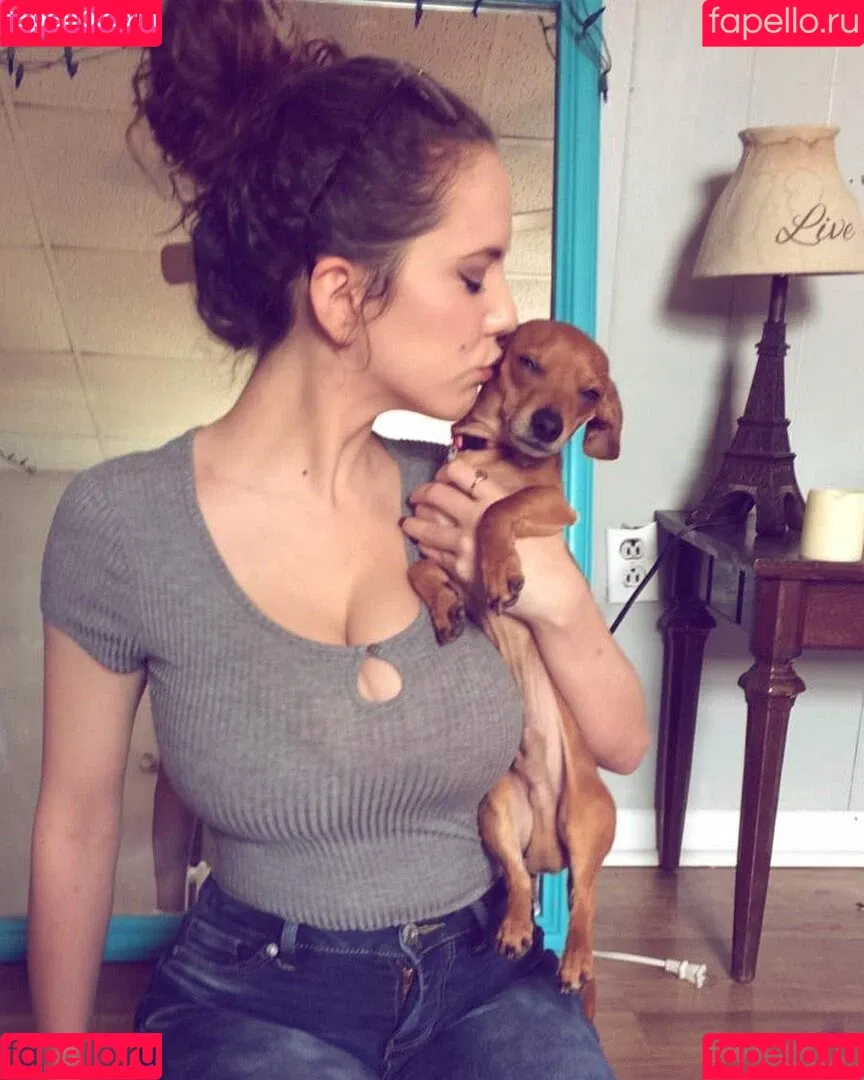 Laura Marie Onlyfans Photo Gallery 