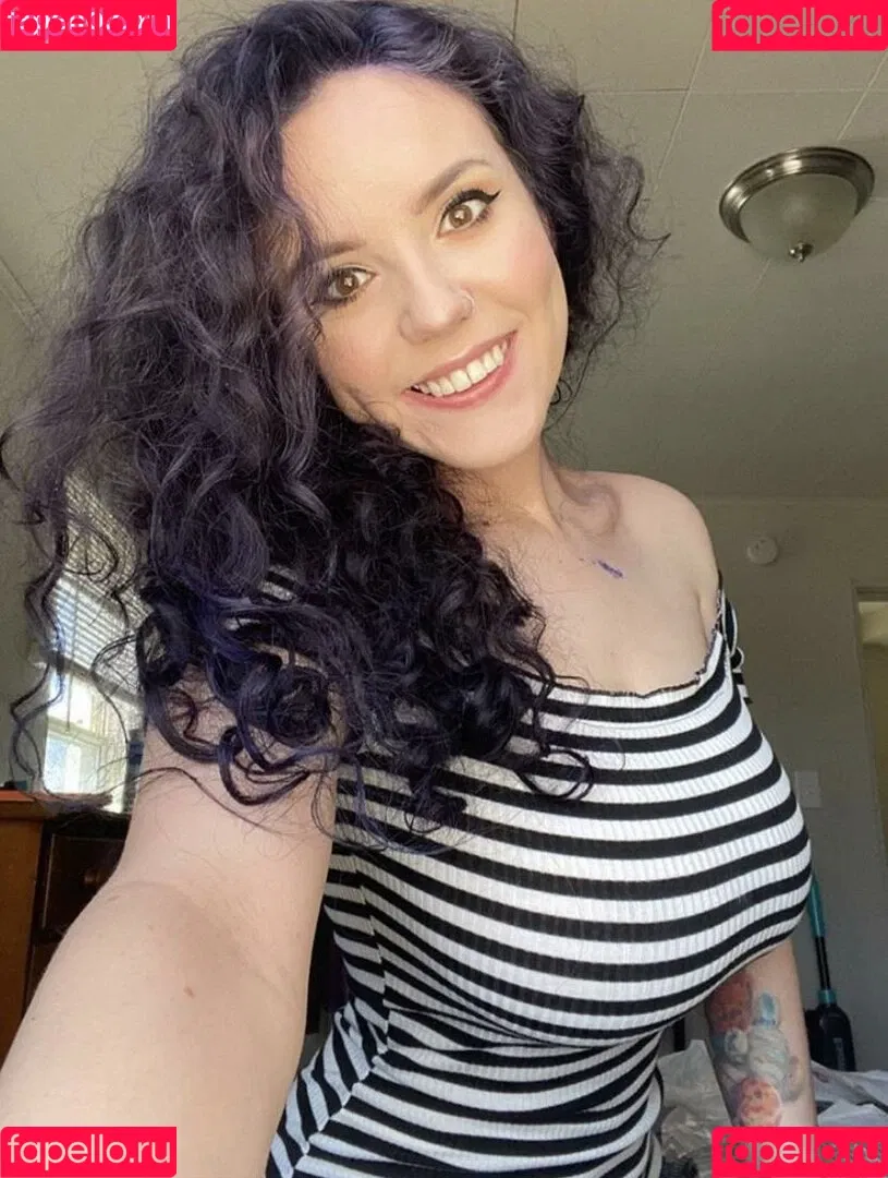 Laura Marie Onlyfans Photo Gallery 