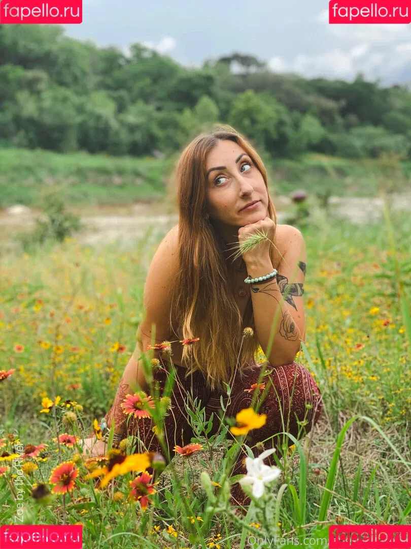 zoebytheriverfree Onlyfans Photo Gallery 