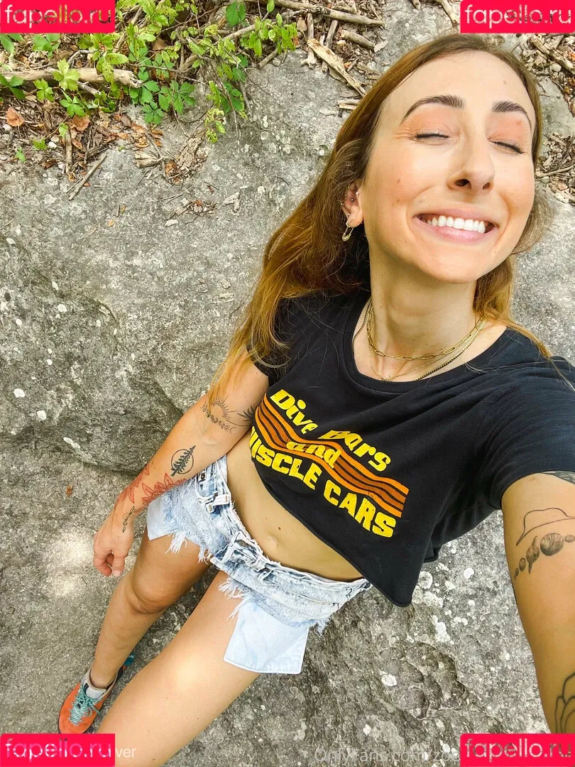 zoebytheriverfree Onlyfans Photo Gallery 