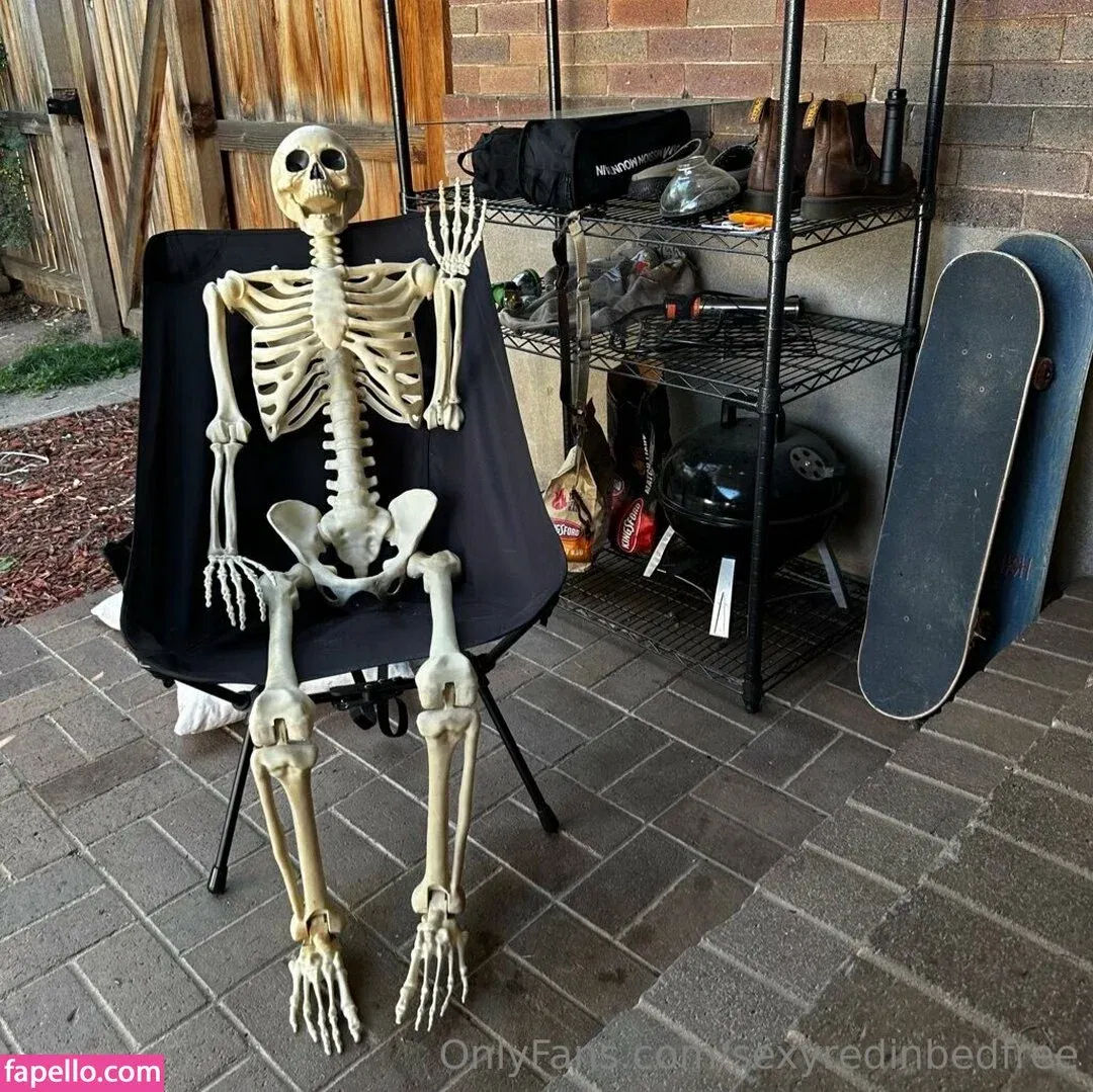 sexyredinbedfree Onlyfans Photo Gallery 