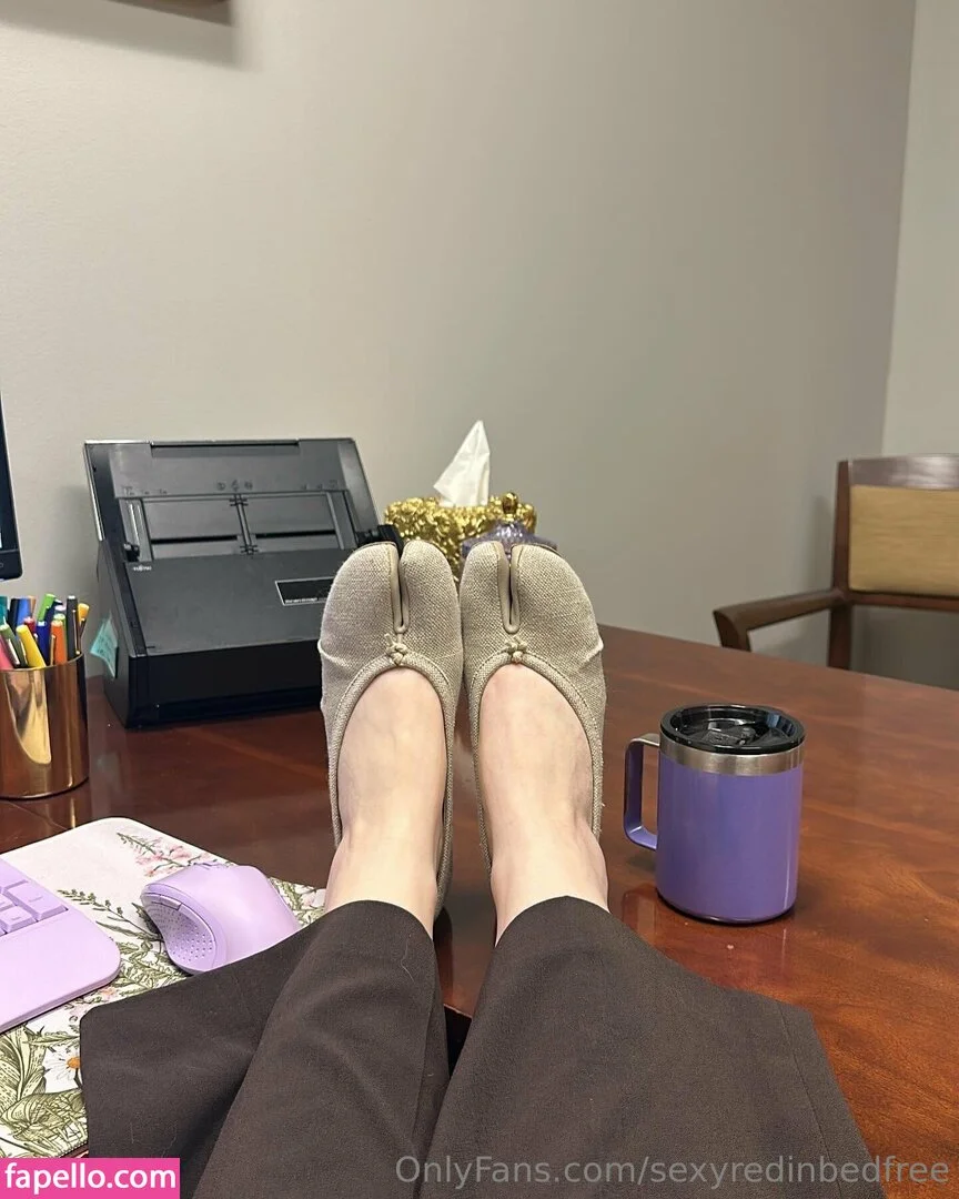 sexyredinbedfree Onlyfans Photo Gallery 