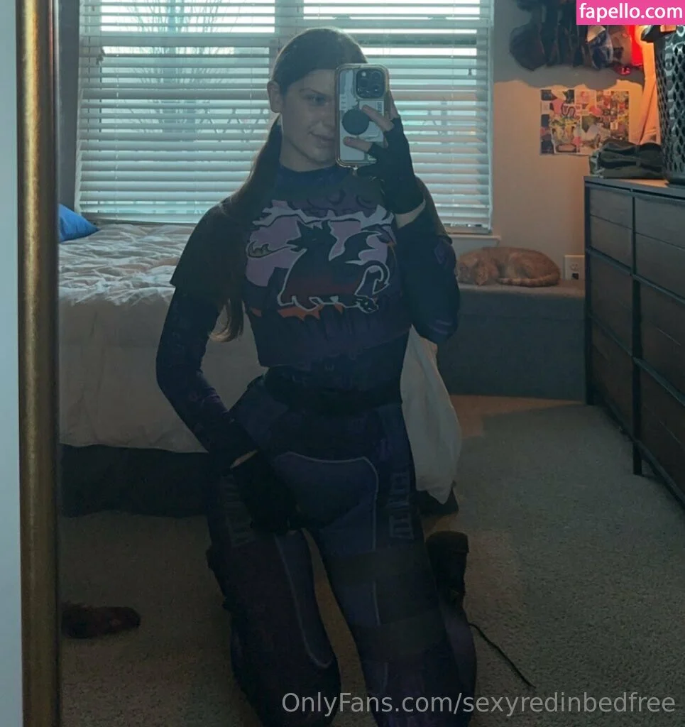 sexyredinbedfree Onlyfans Photo Gallery 