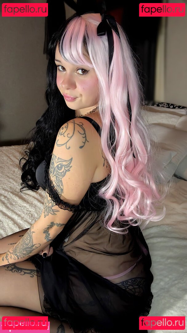 Cleaning Mommy Nude Onlyfans Photo 17