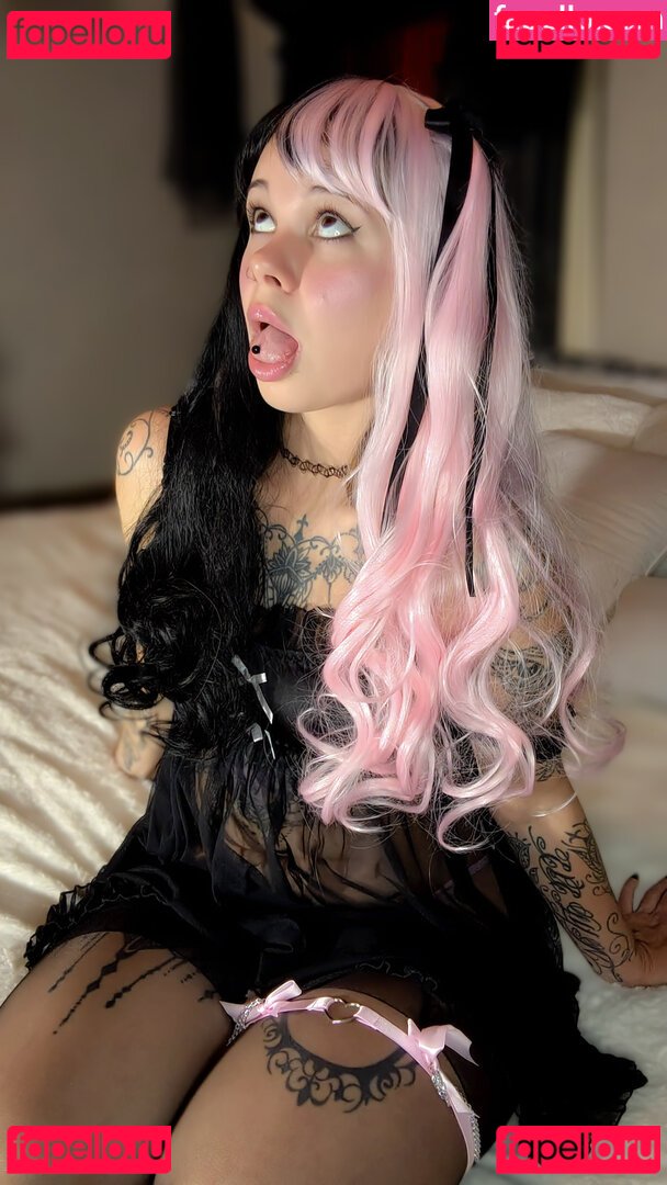 Cleaning Mommy Nude Onlyfans Photo 10