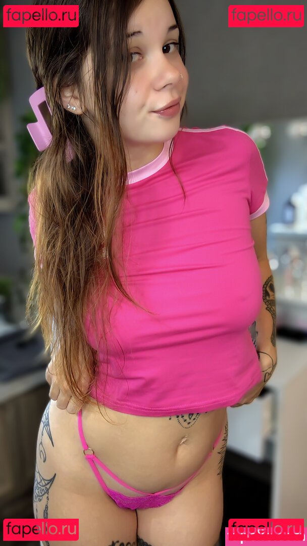 Cleaning Mommy Nude Onlyfans Photo 9