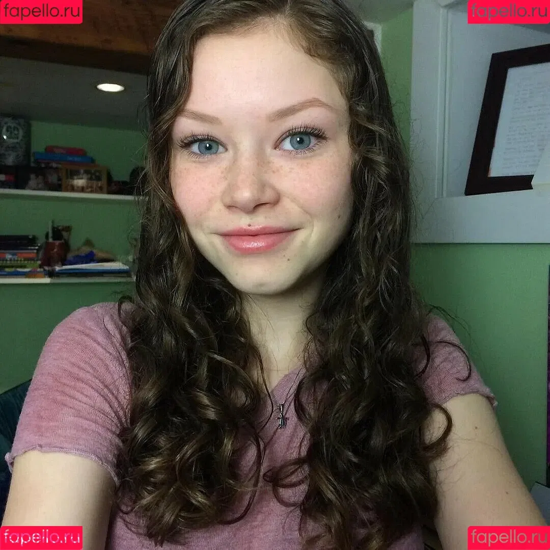 Lily-Ana Alexander Onlyfans Photo Gallery 