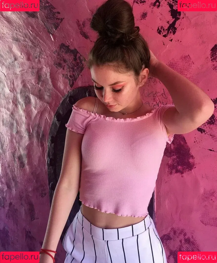 Lily-Ana Alexander Onlyfans Photo Gallery 