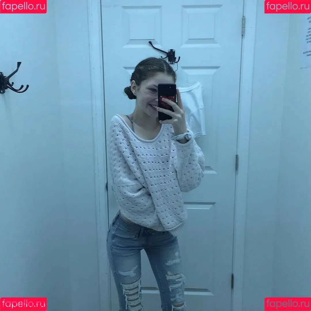 Lily-Ana Alexander Onlyfans Photo Gallery 