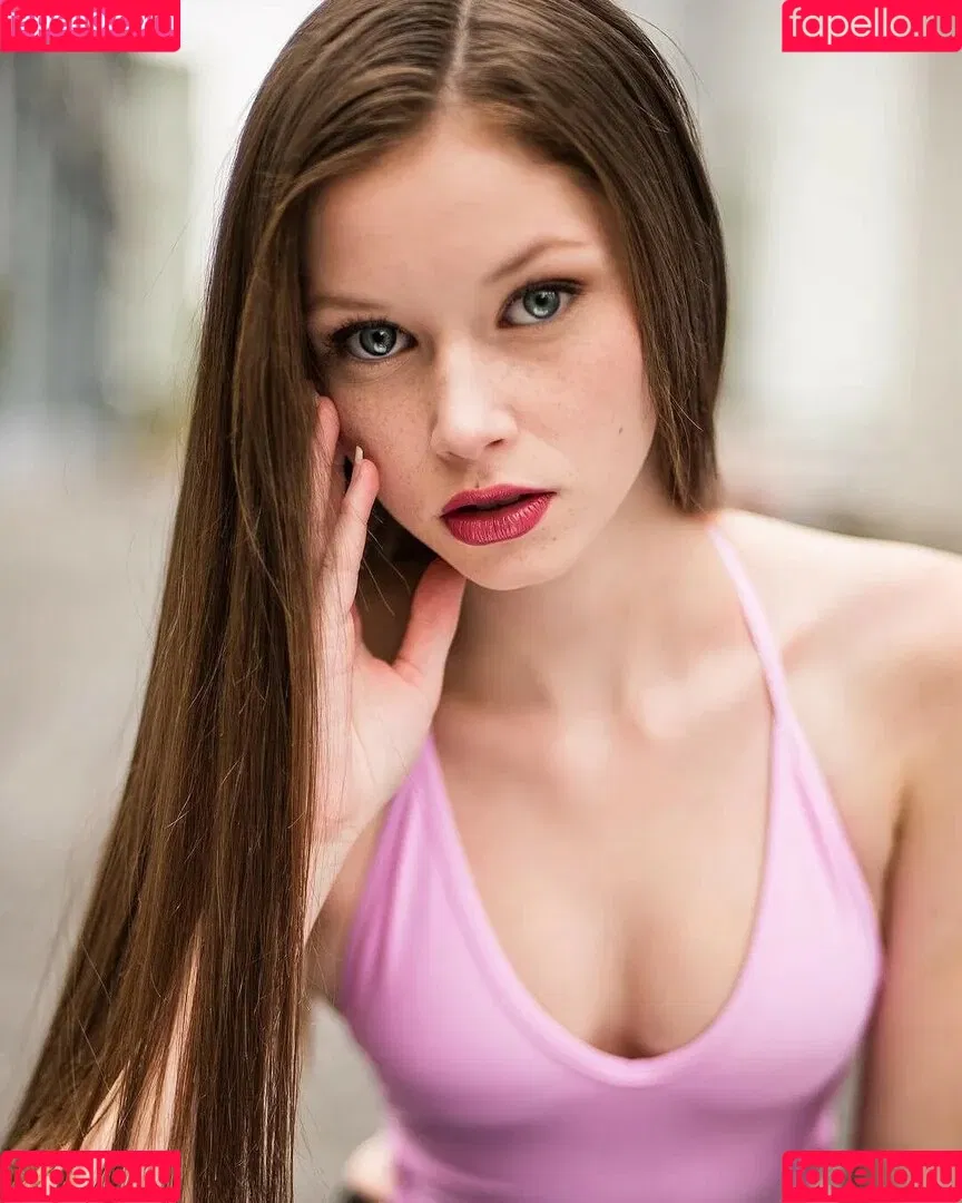 Lily-Ana Alexander Onlyfans Photo Gallery 