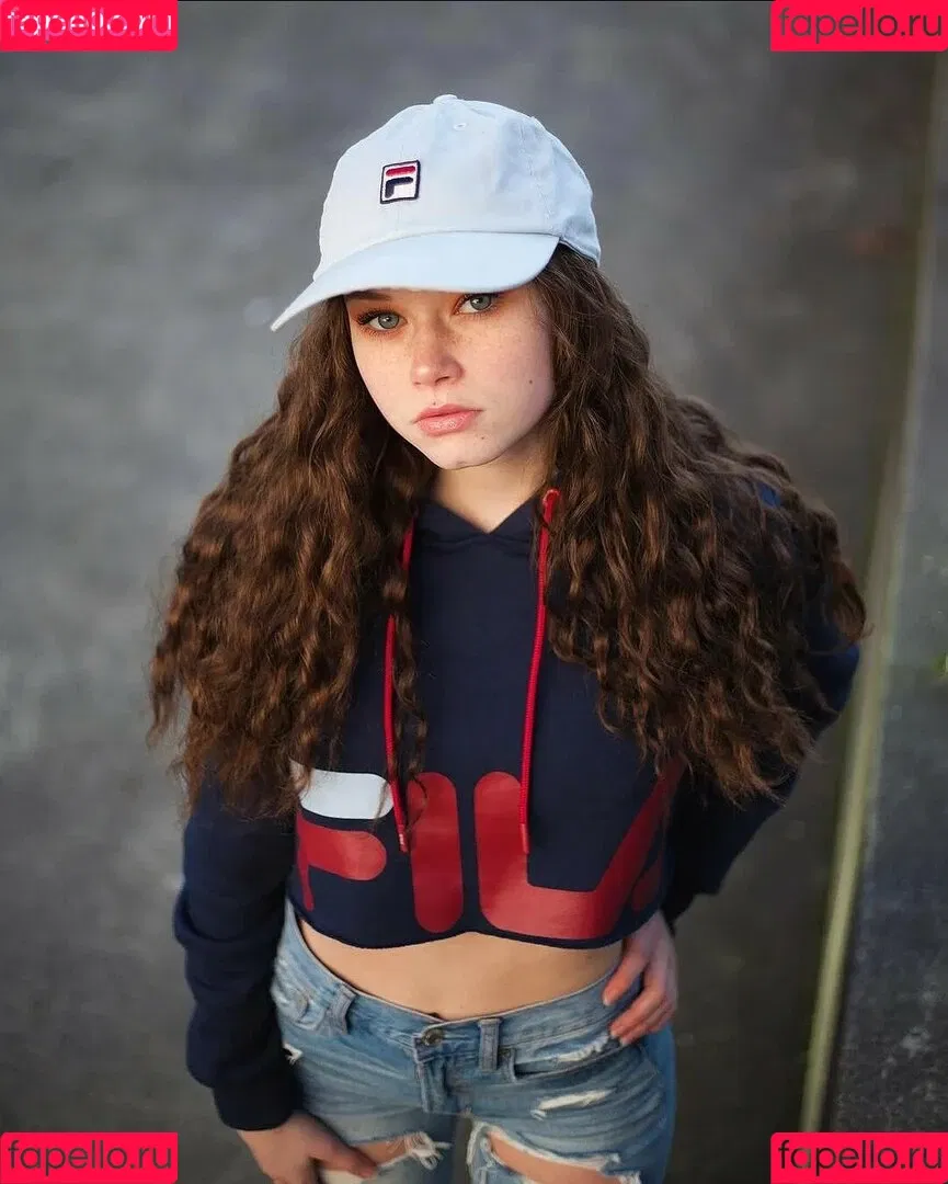 Lily-Ana Alexander Onlyfans Photo Gallery 