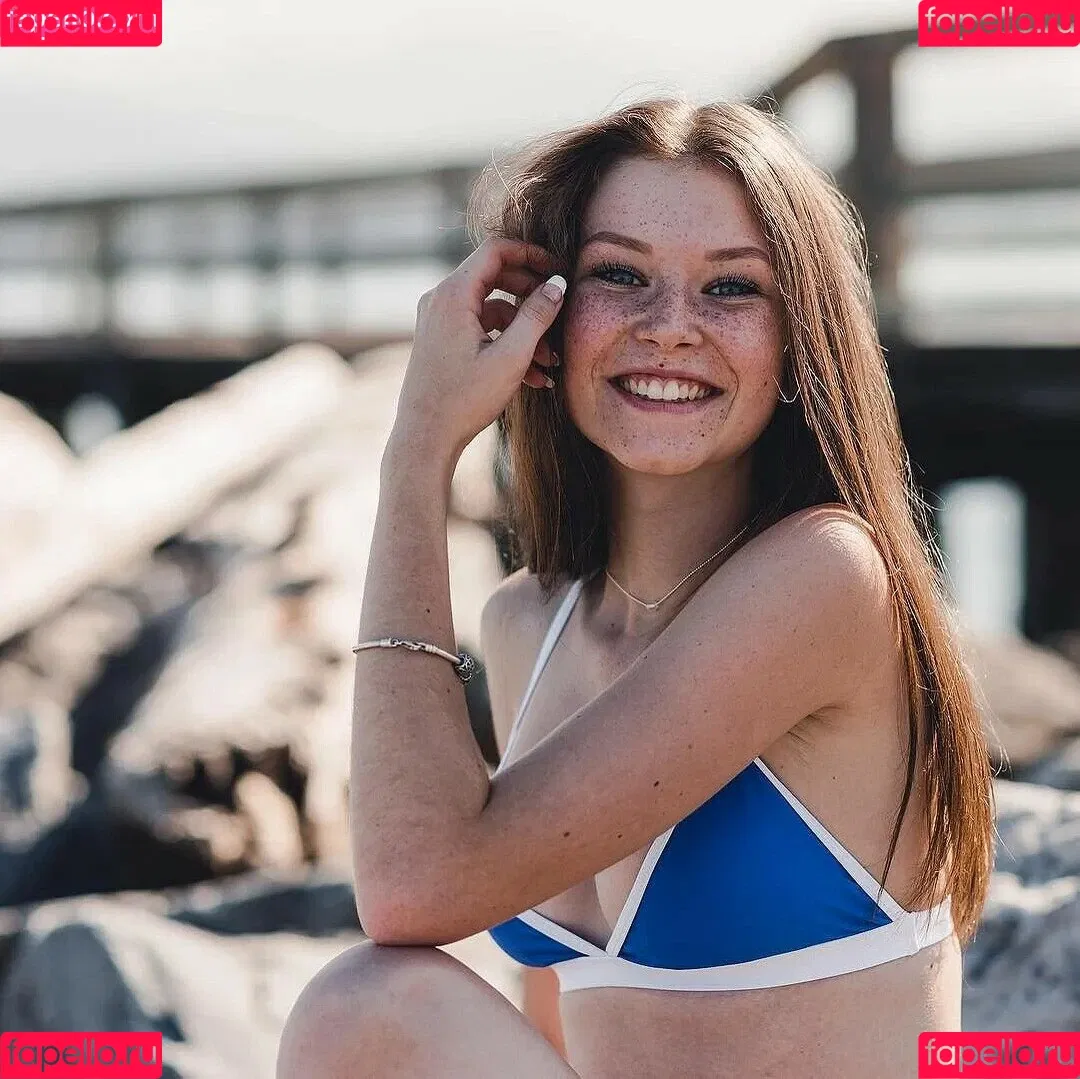 Lily-Ana Alexander Onlyfans Photo Gallery 
