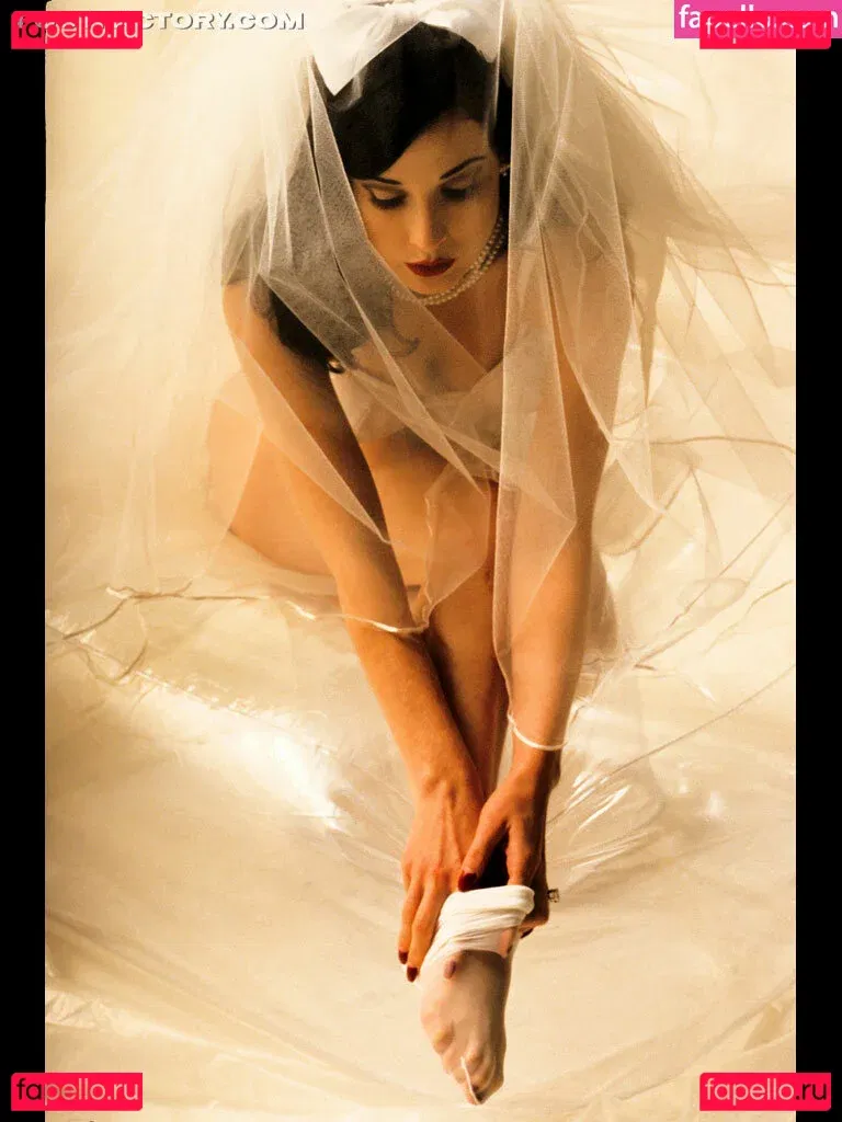 Dita Von Teese Onlyfans Photo Gallery 