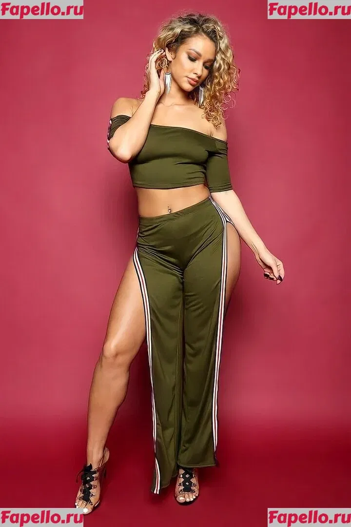 Lauren Racine Wood Onlyfans Photo Gallery 
