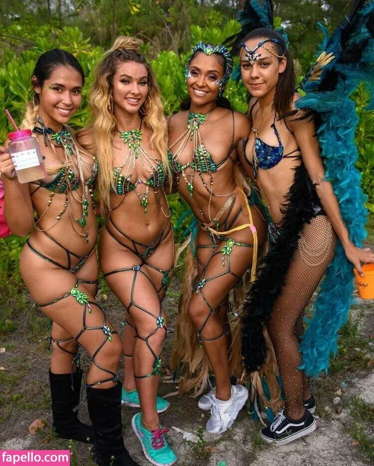 Lauren Racine Wood Onlyfans Photo Gallery 