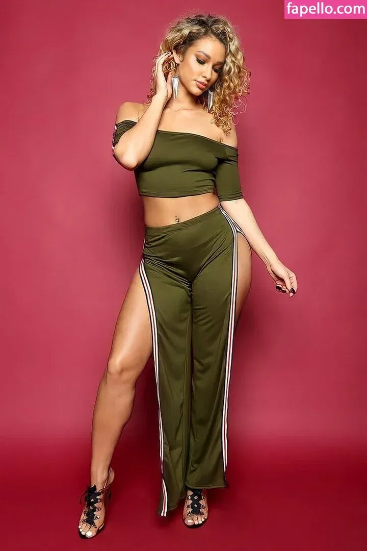 Lauren Racine Wood Onlyfans Photo Gallery 