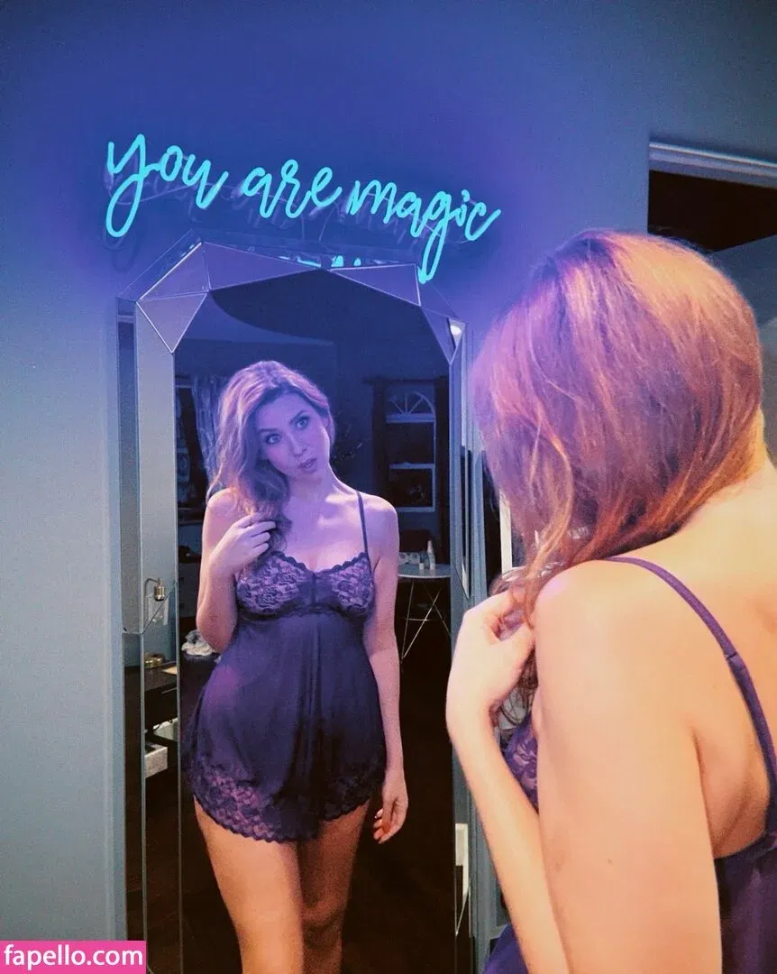 Hazel Hayes Onlyfans Photo Gallery 