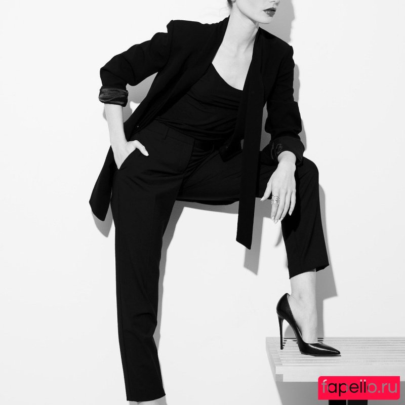 Lily Collins Onlyfans Photo Gallery 