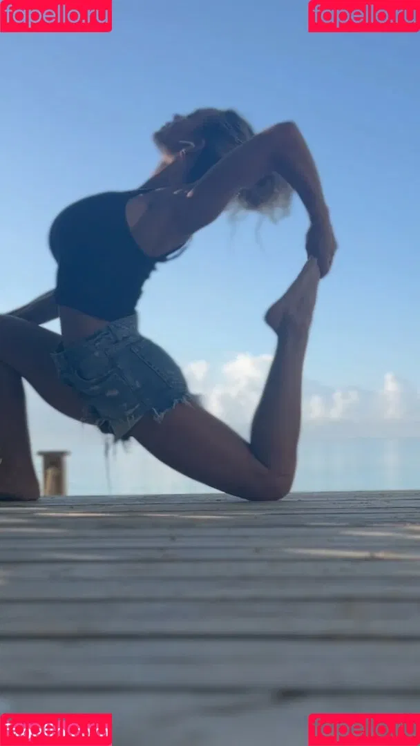 Echolikesyoga Onlyfans Photo Gallery 