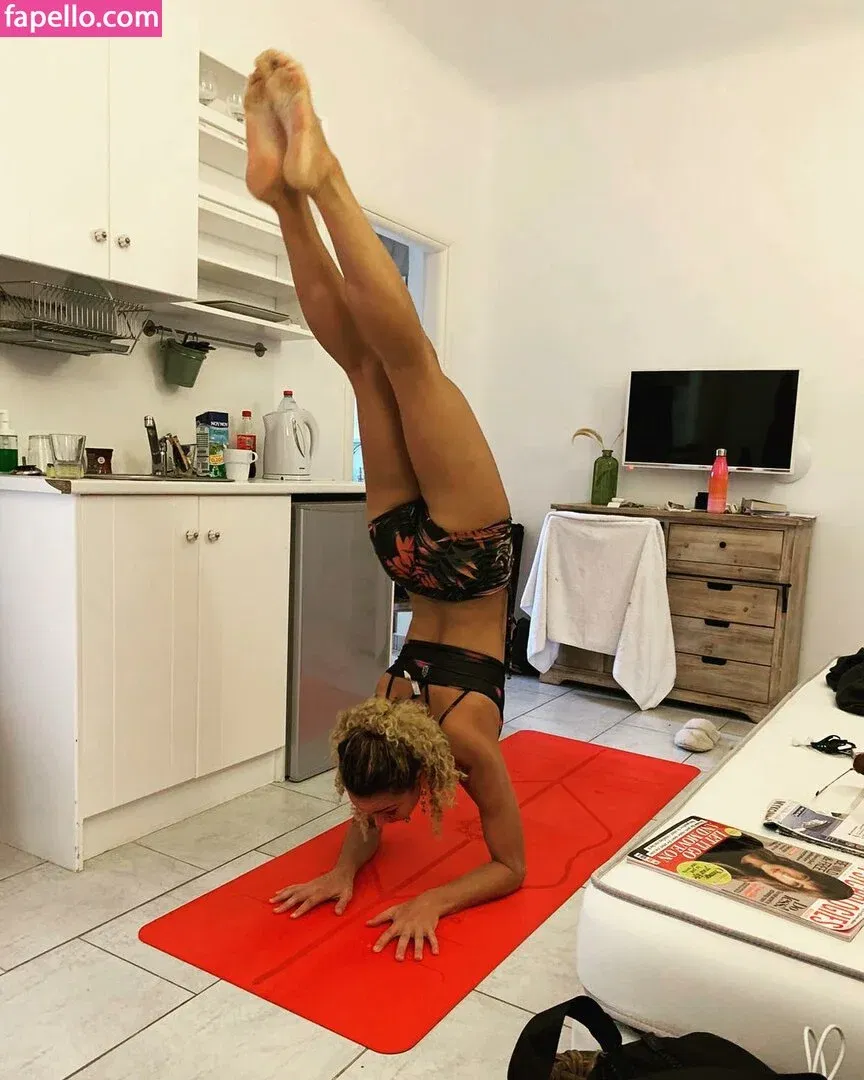 Echolikesyoga Onlyfans Photo Gallery 