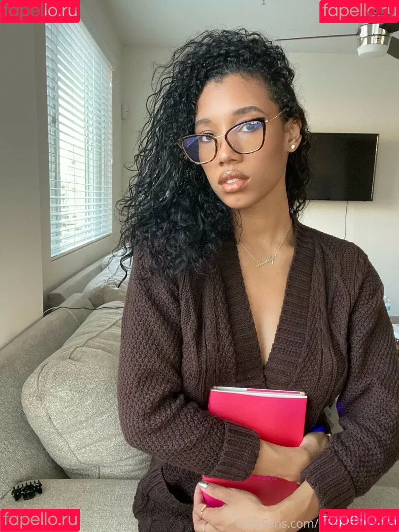 Brookliyn Wren Onlyfans Photo Gallery 