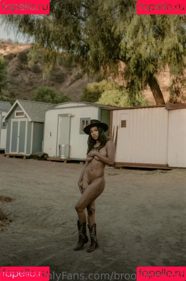 Brookliyn Wren Onlyfans Photo Gallery 