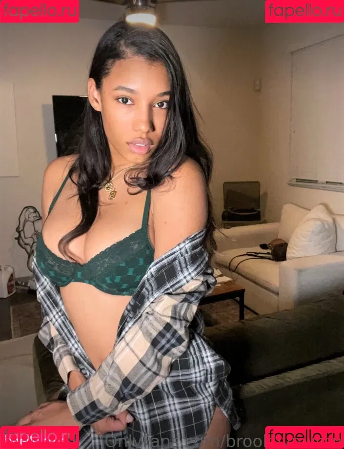 Brookliyn Wren Onlyfans Photo Gallery 