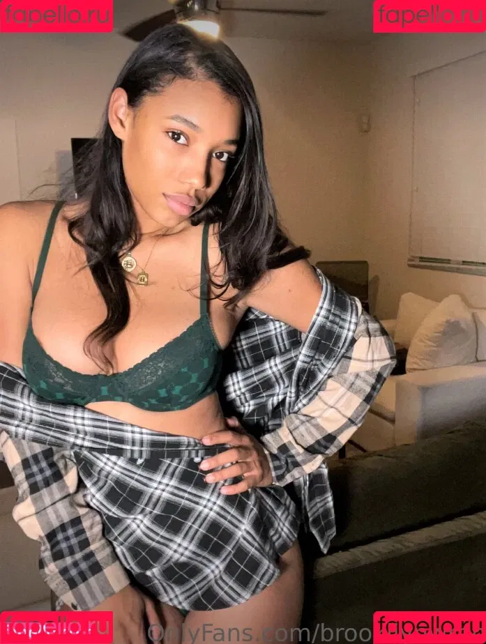 Brookliyn Wren Onlyfans Photo Gallery 