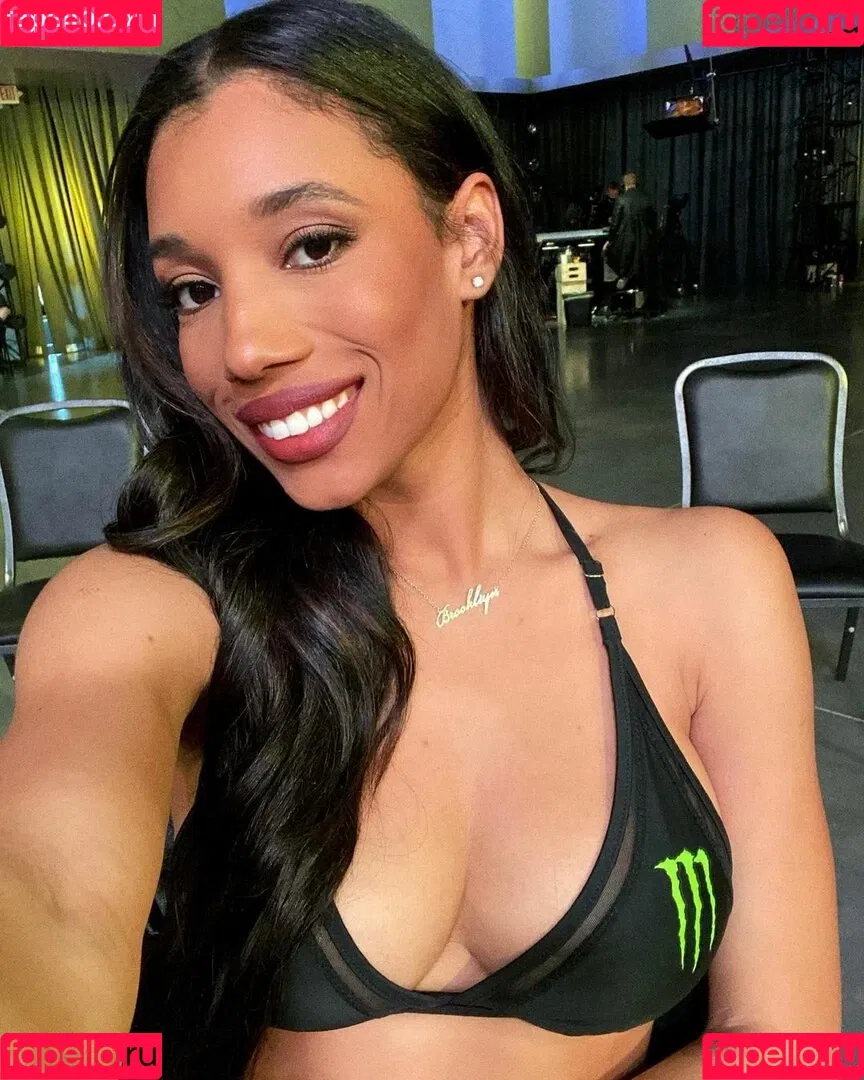 Brookliyn Wren Onlyfans Photo Gallery 
