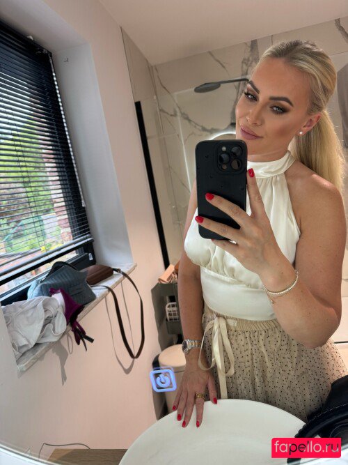 Thalia Hall Nude Onlyfans Photo 10