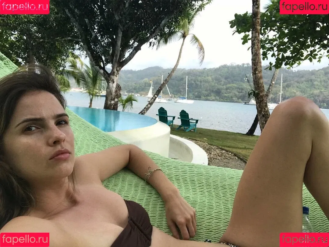 Shelley Hennig Onlyfans Photo Gallery 