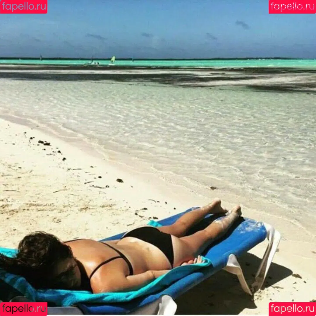 Shelley Hennig Onlyfans Photo Gallery 