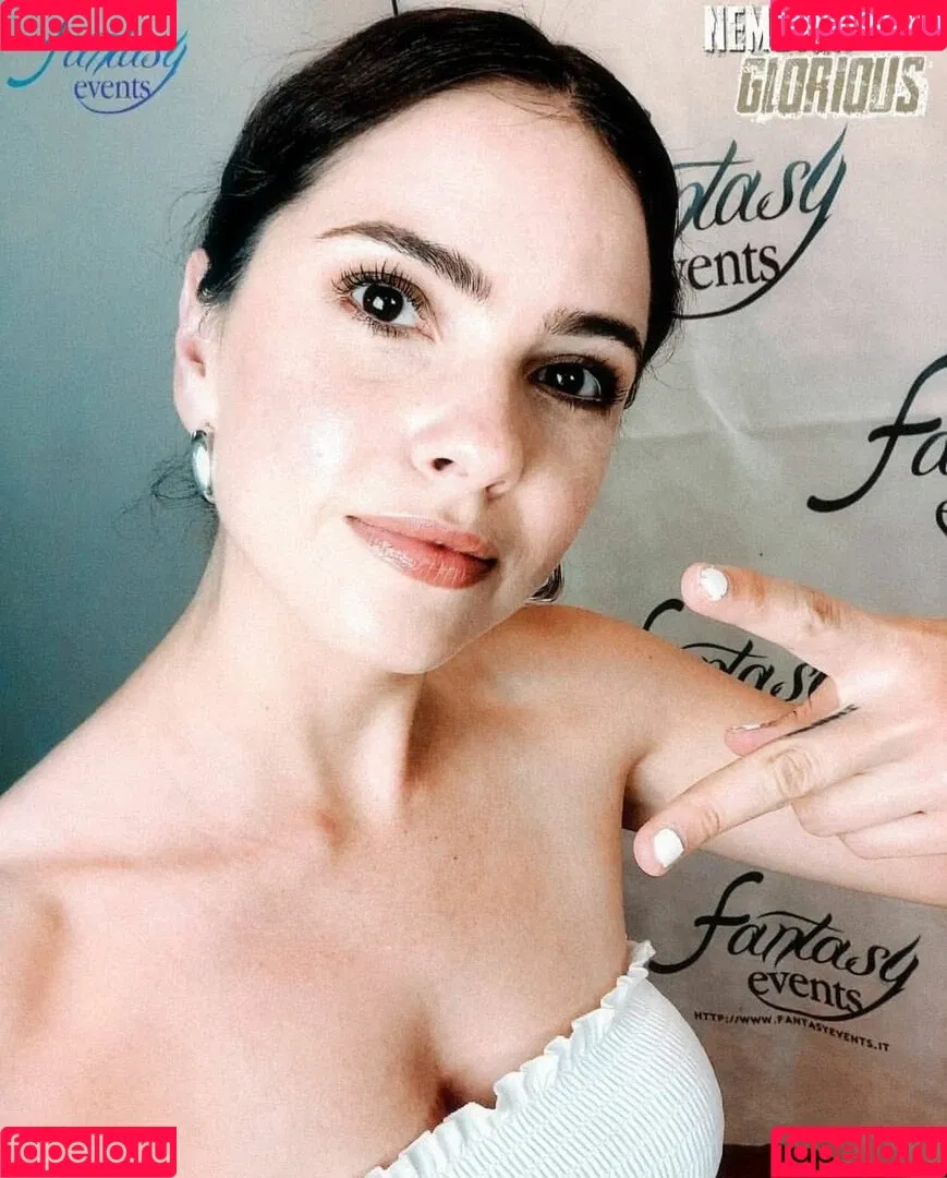 Shelley Hennig Onlyfans Photo Gallery 