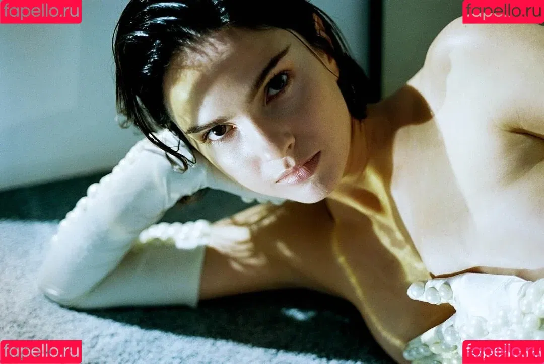 Shelley Hennig Onlyfans Photo Gallery 
