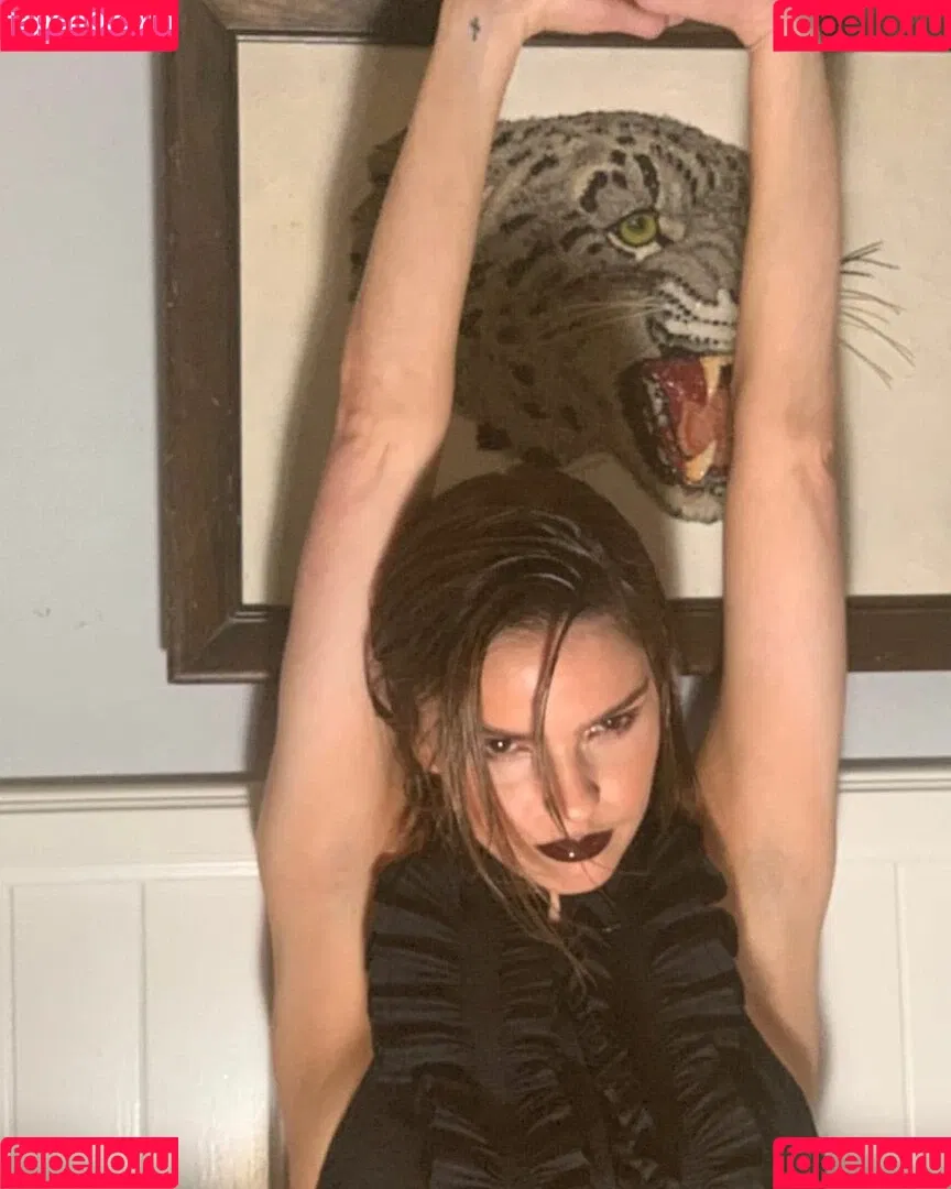 Shelley Hennig Onlyfans Photo Gallery 