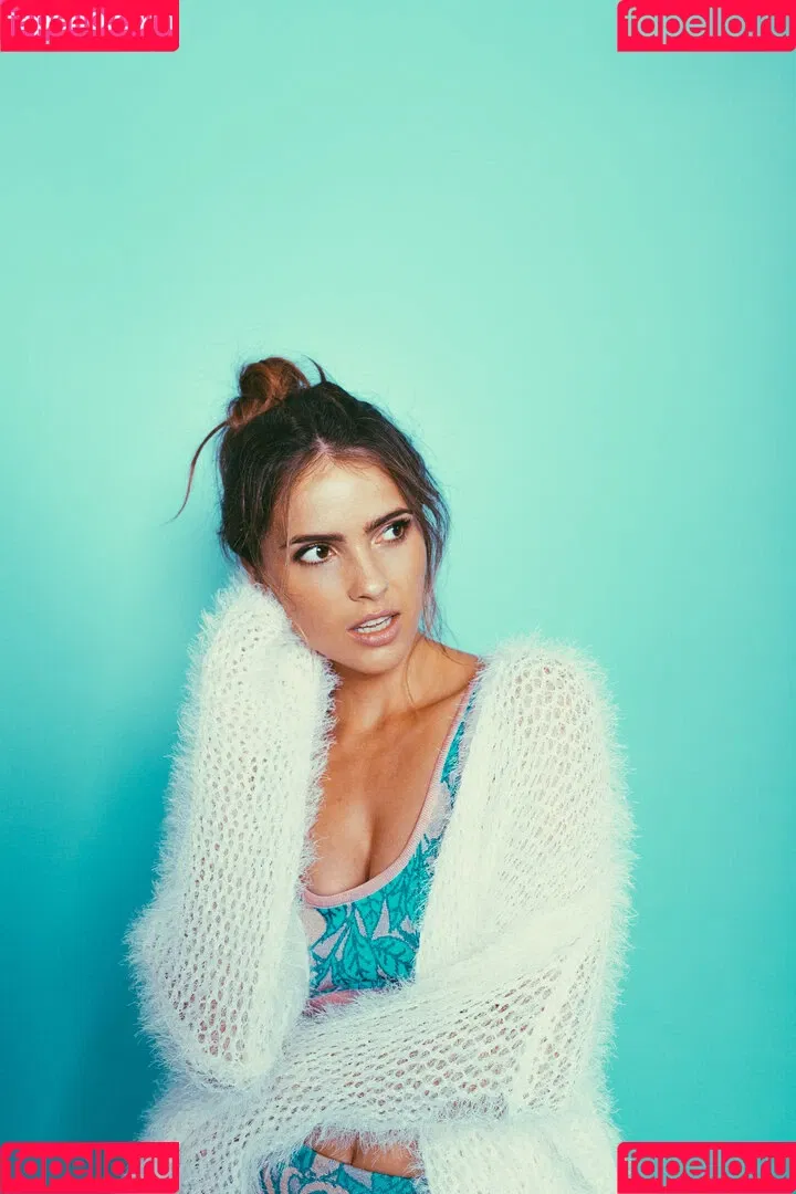 Shelley Hennig Onlyfans Photo Gallery 
