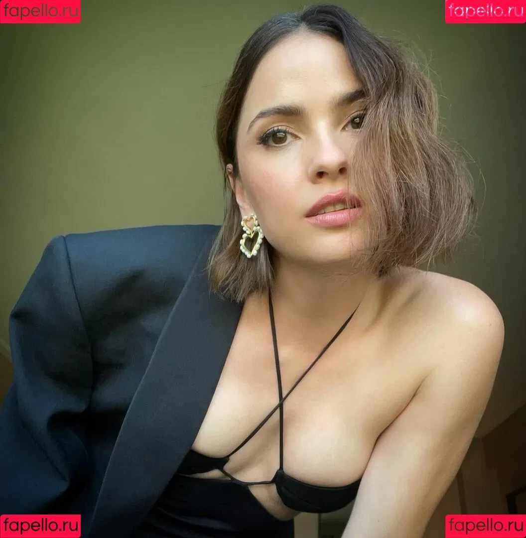 Shelley Hennig Onlyfans Photo Gallery 