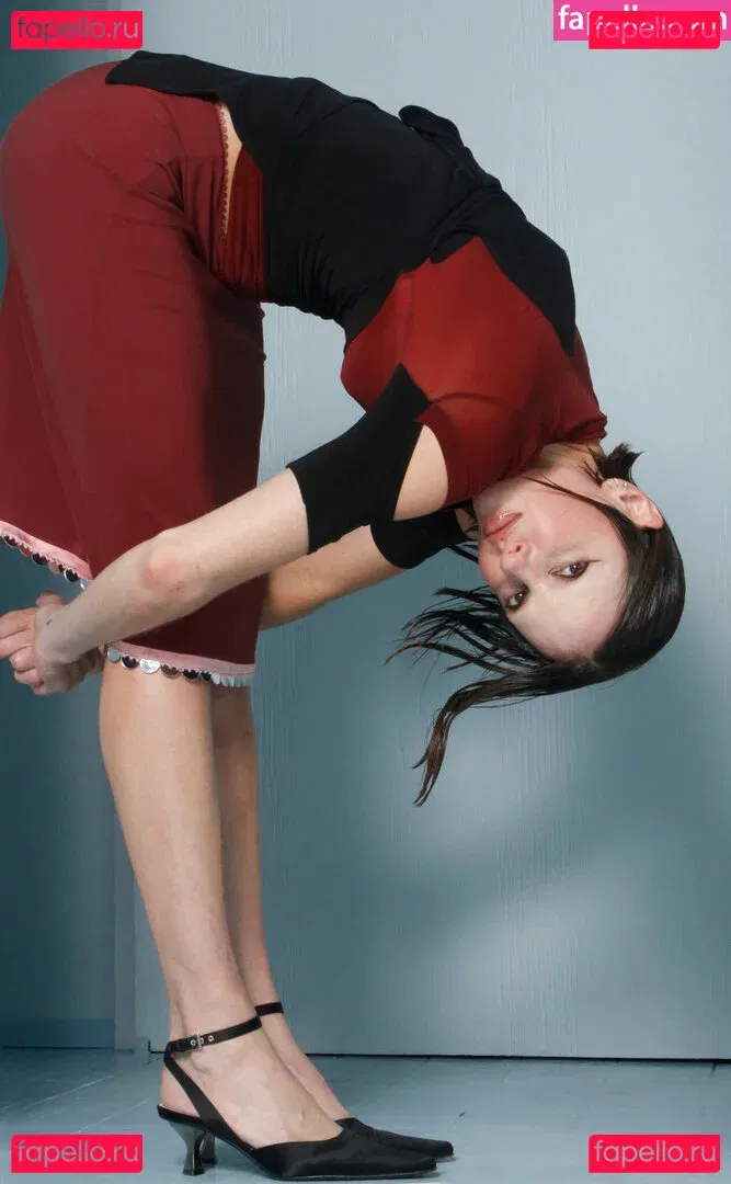 Shelley Hennig Onlyfans Photo Gallery 