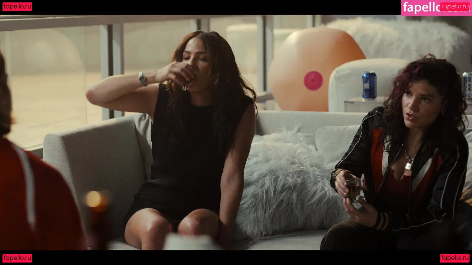 Shelley Hennig Onlyfans Photo Gallery 