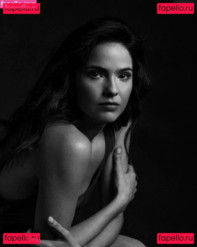 Shelley Hennig Onlyfans Photo Gallery 