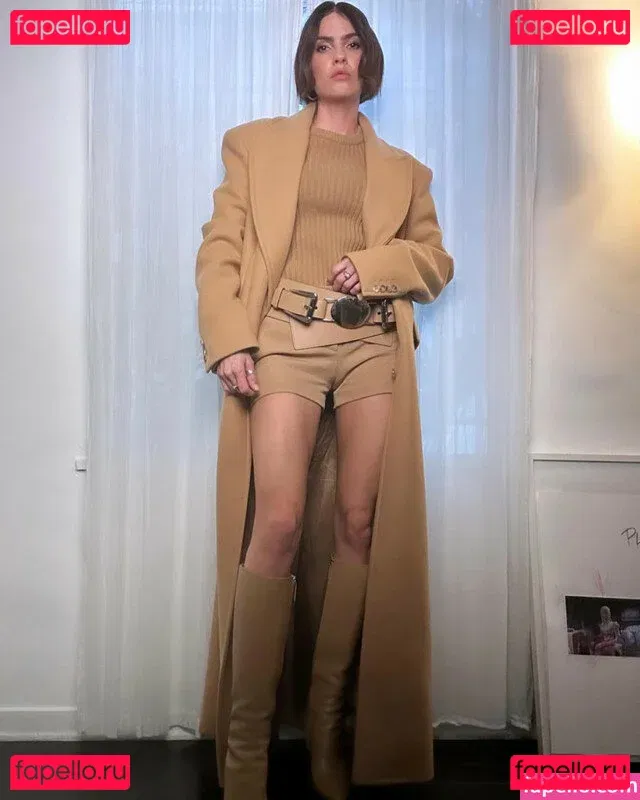 Shelley Hennig Onlyfans Photo Gallery 