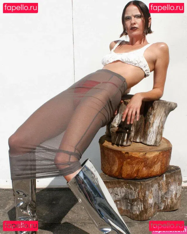 Shelley Hennig Onlyfans Photo Gallery 