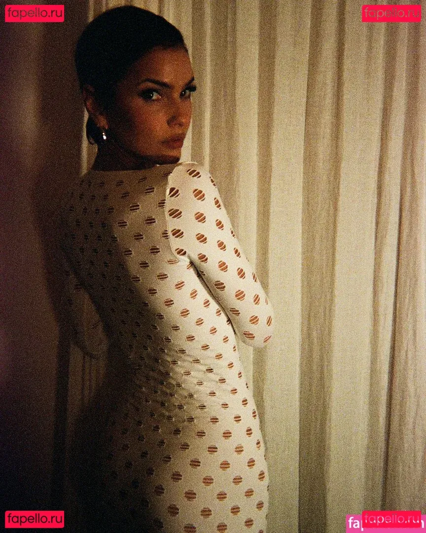 Shelley Hennig Onlyfans Photo Gallery 