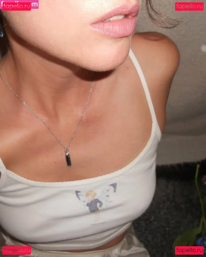 Shelley Hennig Onlyfans Photo Gallery 