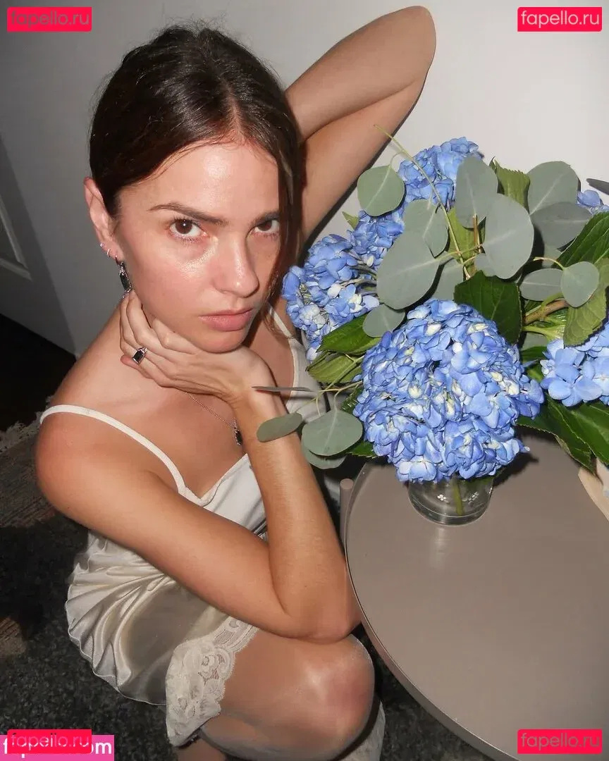 Shelley Hennig Onlyfans Photo Gallery 