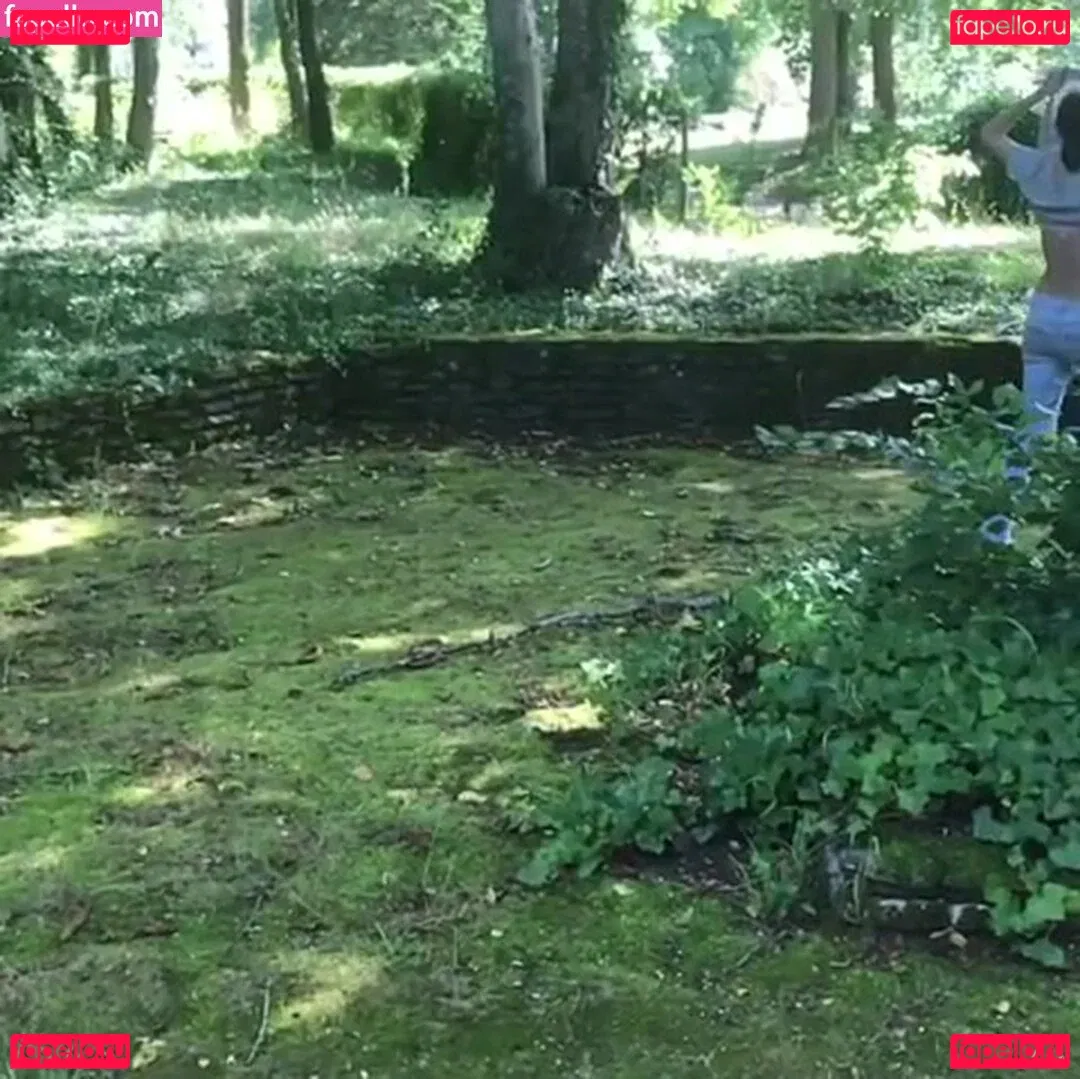 Shelley Hennig Onlyfans Photo Gallery 